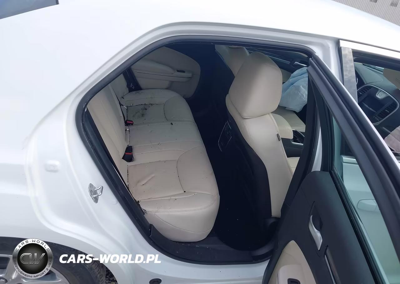 2019 Chrysler 300 Touring VIN:2C3CCAAG4KH745925 - 8