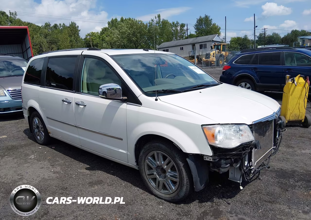 2010 Chrysler Town & Country Limited – zdjęcie 1 z 11