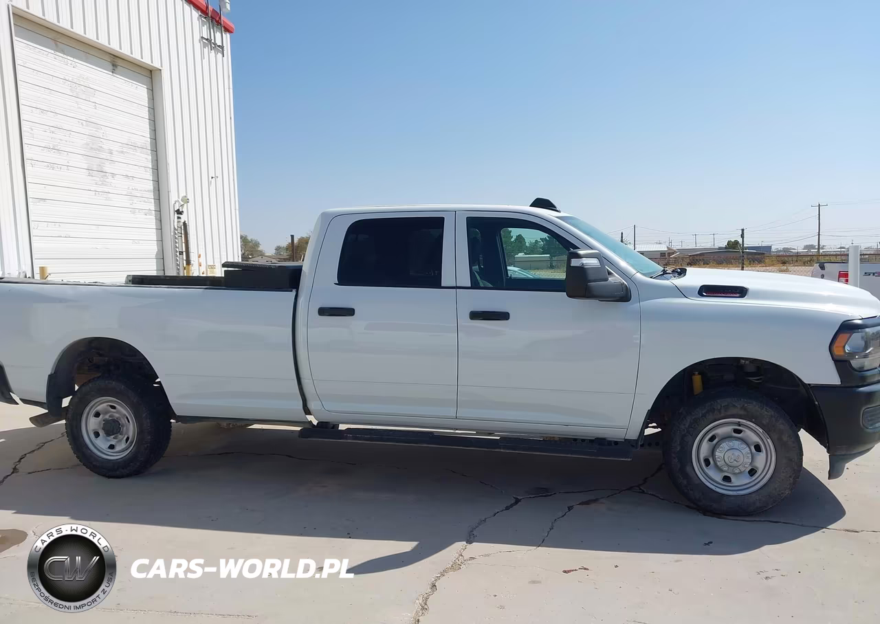 2023 Ram 2500 Tradesman 4X4 8' Box VIN:3C6UR5HLXPG631404 - 13