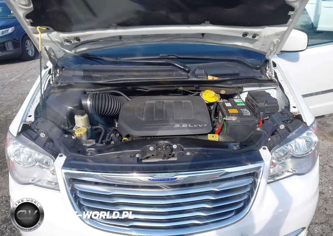 2015 Chrysler Town & Country Touring VIN:2C4RC1BG9FR561553 - 10
