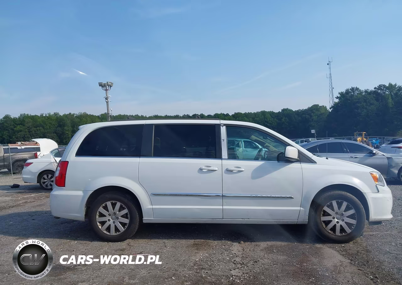 2015 Chrysler Town & Country Touring VIN:2C4RC1BG9FR561553 - 13