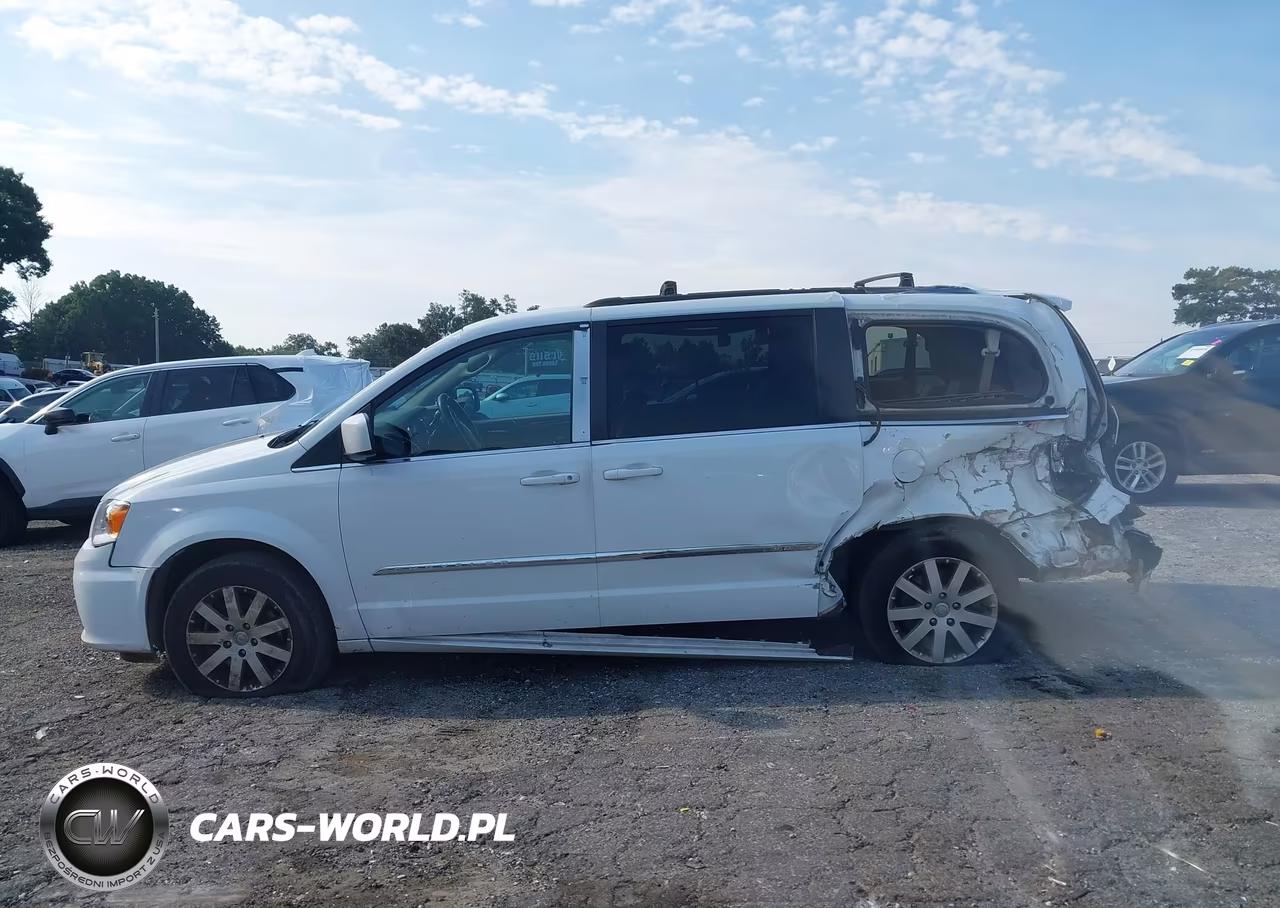 2015 Chrysler Town & Country Touring VIN:2C4RC1BG9FR561553 - 14