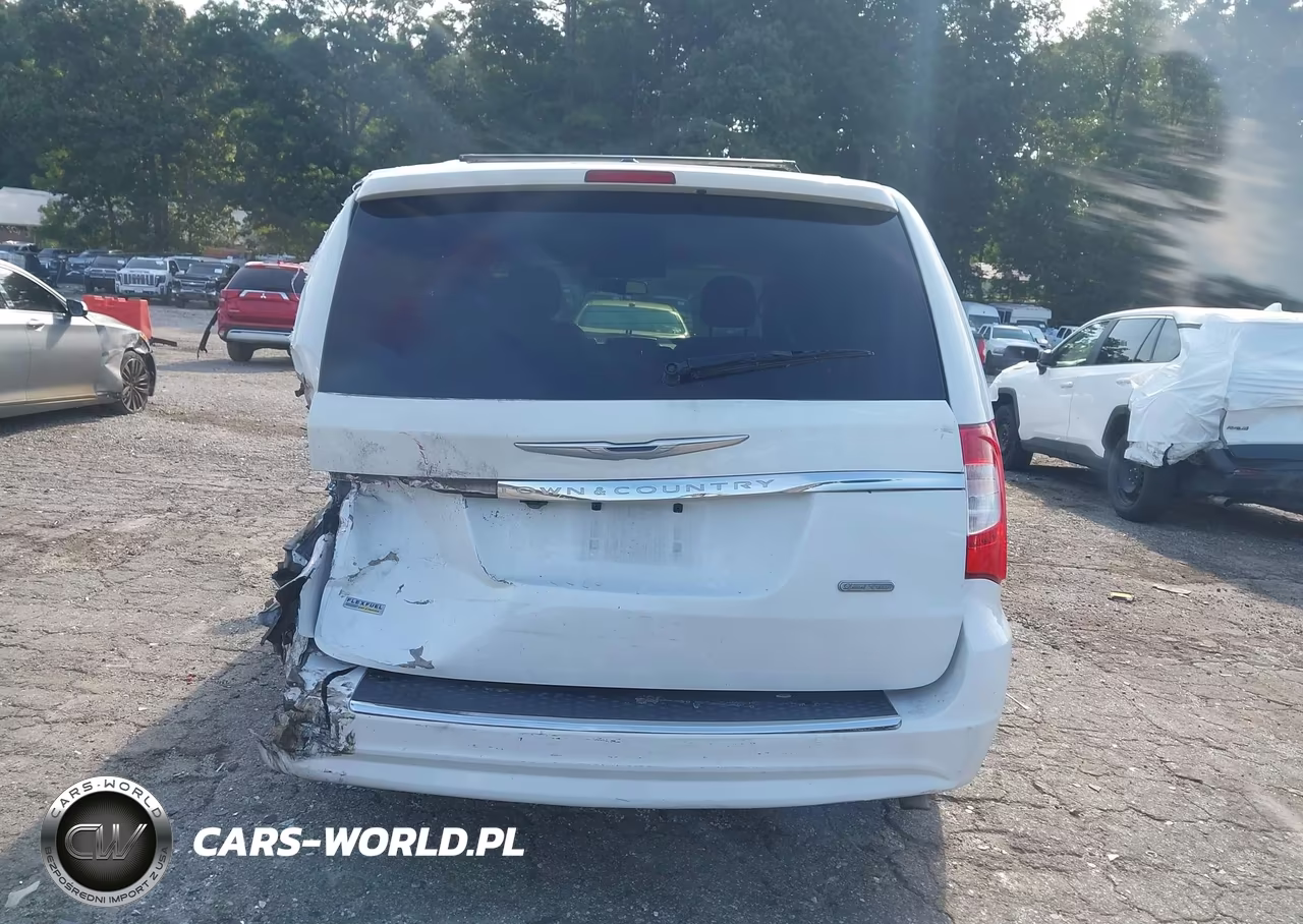 2015 Chrysler Town & Country Touring VIN:2C4RC1BG9FR561553 - 16