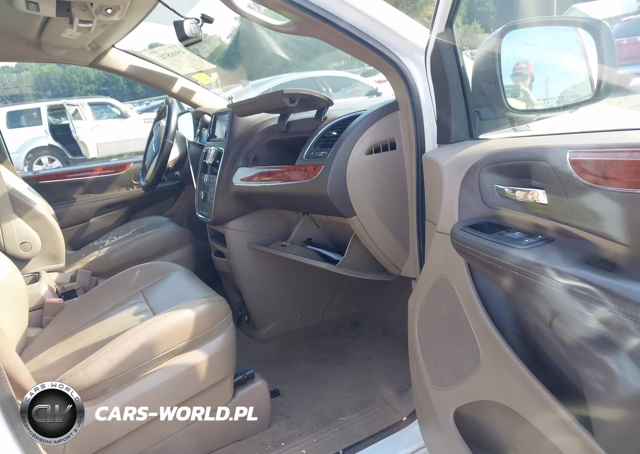 2015 Chrysler Town & Country Touring VIN:2C4RC1BG9FR561553 - 5