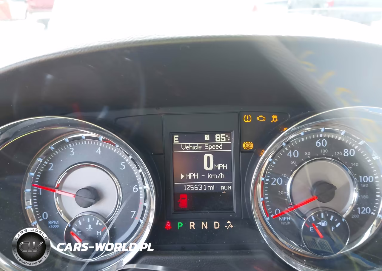 2015 Chrysler Town & Country Touring VIN:2C4RC1BG9FR561553 - 7