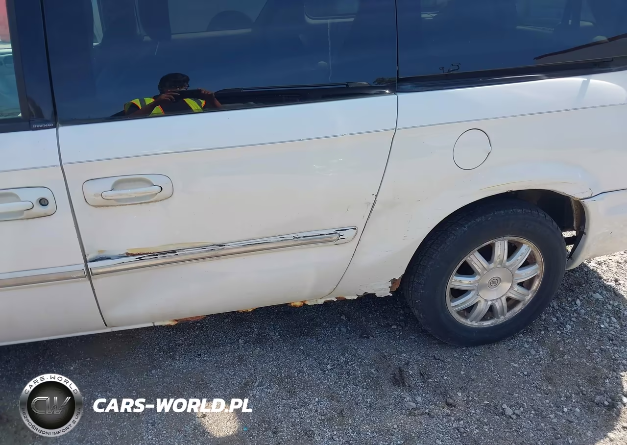 2005 Chrysler Town & Country Touring VIN:2C4GP54L15R284036 - 6