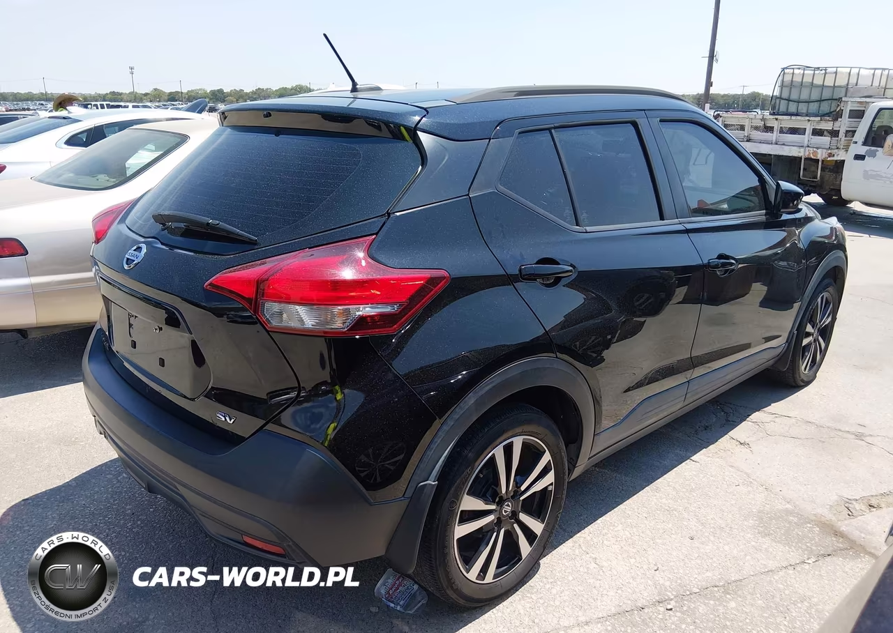 2018 Nissan Kicks Sv VIN:3N1CP5CU9JL536067 - 4