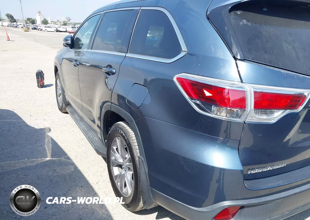 2015 Toyota Highlander Xle V6 VIN:5TDKKRFH8FS055757 - 17