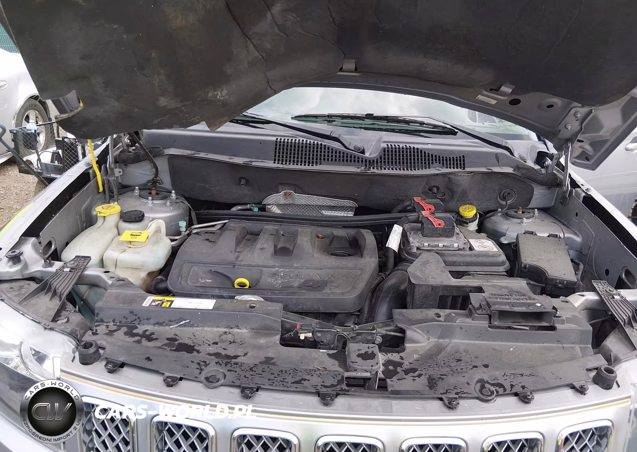 2015 Jeep Compass Latitude VIN:1C4NJDEB7FD143050 - 10