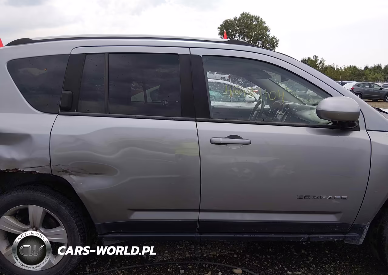 2015 Jeep Compass Latitude VIN:1C4NJDEB7FD143050 - 13