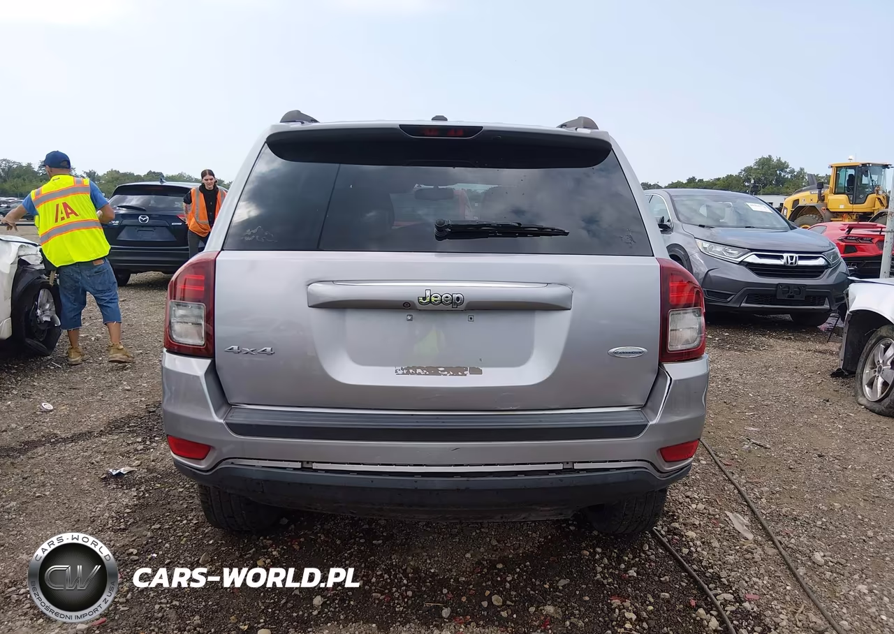 2015 Jeep Compass Latitude VIN:1C4NJDEB7FD143050 - 16