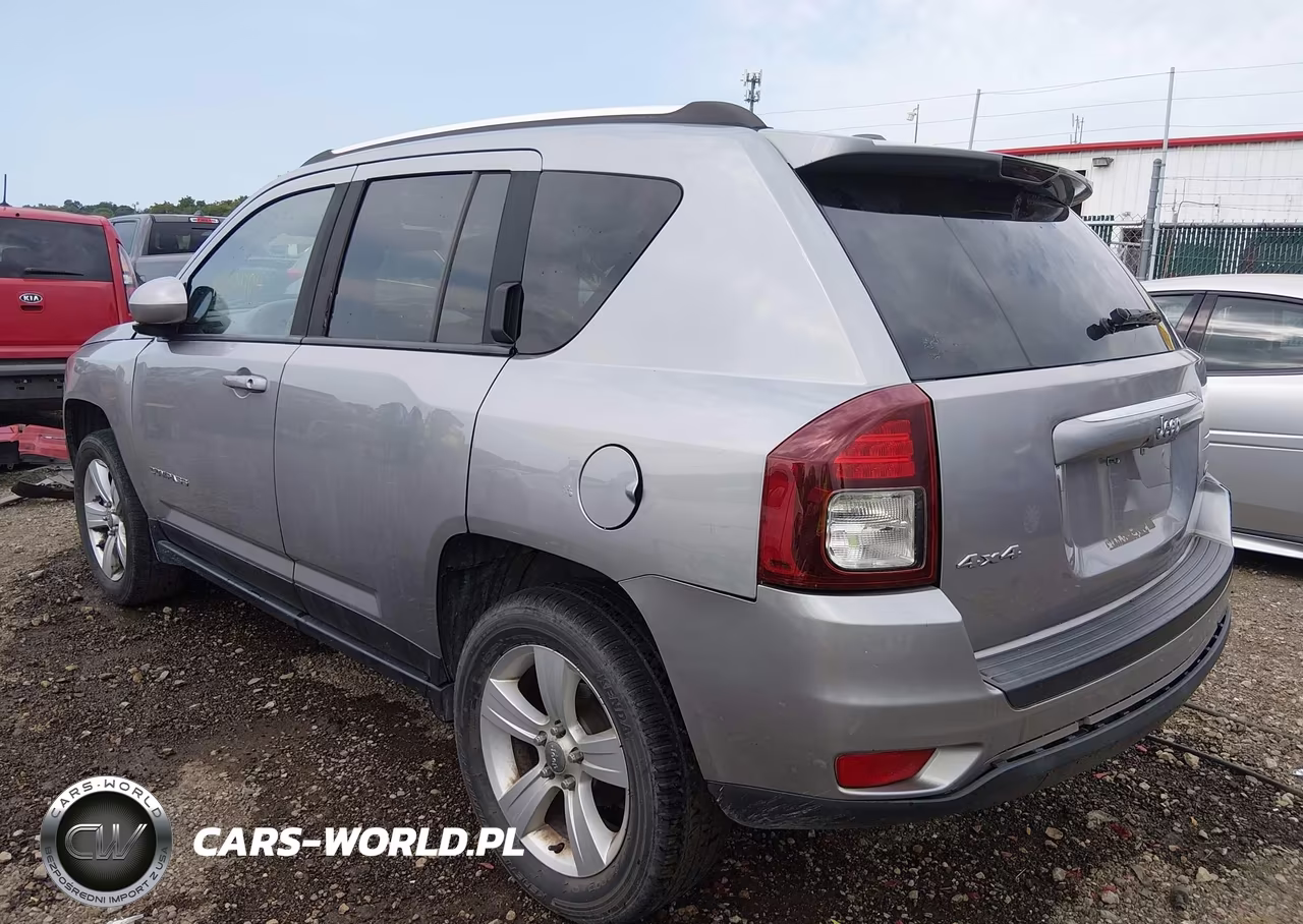 2015 Jeep Compass Latitude VIN:1C4NJDEB7FD143050 - 3