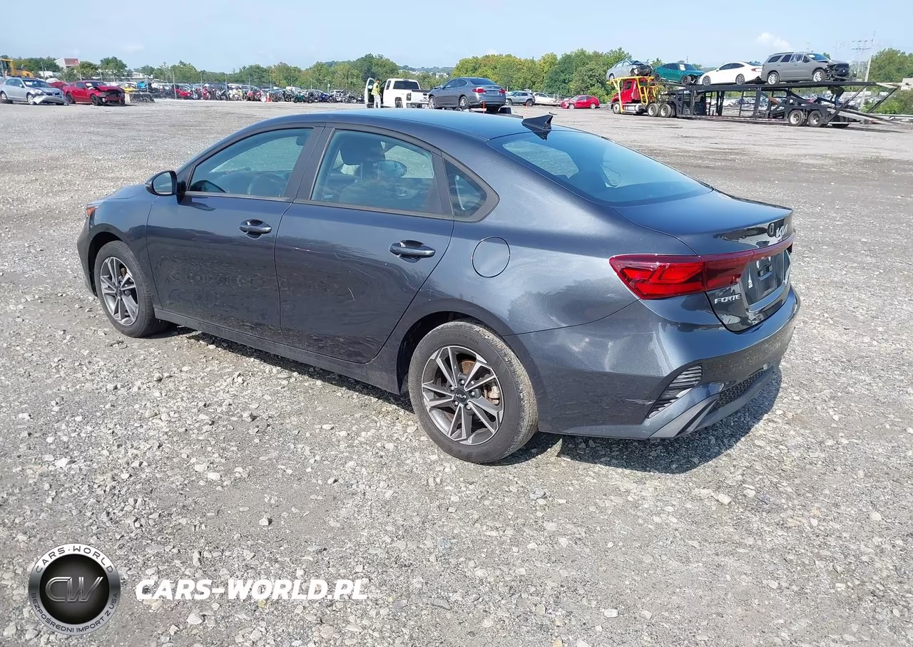 2023 Kia Forte Lxs VIN:3KPF24AD6PE675317 - 3