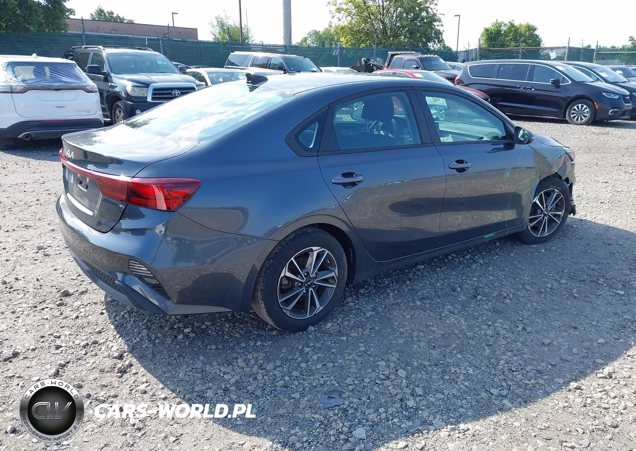 2023 Kia Forte Lxs VIN:3KPF24AD6PE675317 - 4