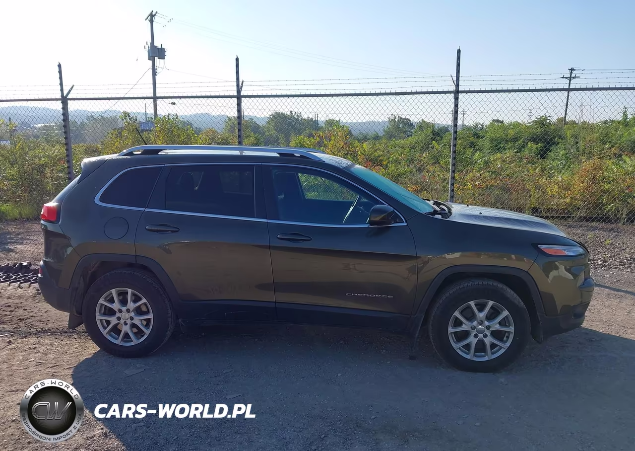 2015 Jeep Cherokee Latitude VIN:1C4PJMCS8FW692711 - 13