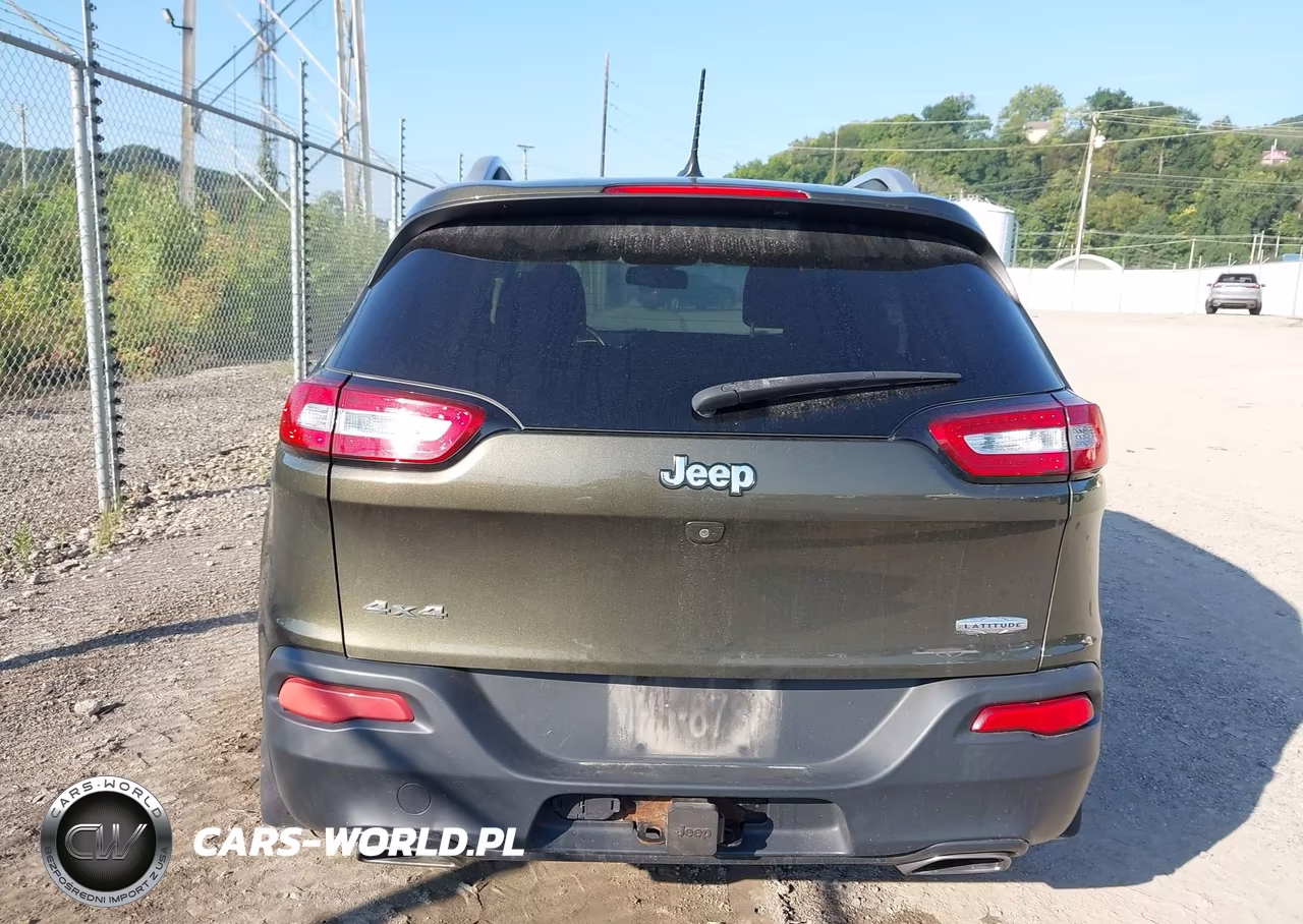 2015 Jeep Cherokee Latitude VIN:1C4PJMCS8FW692711 - 16