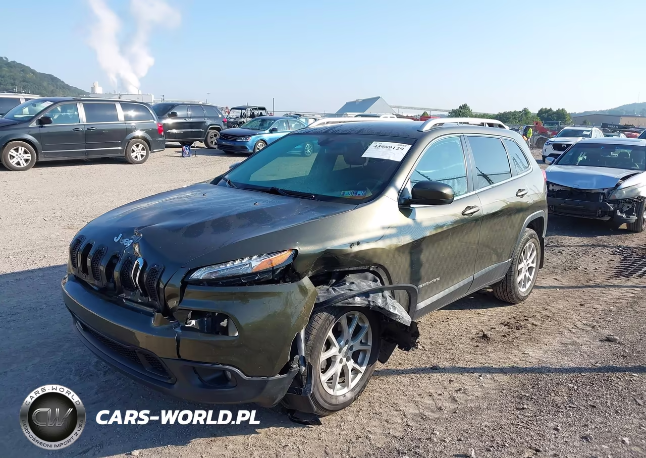 2015 Jeep Cherokee Latitude VIN:1C4PJMCS8FW692711 - 2