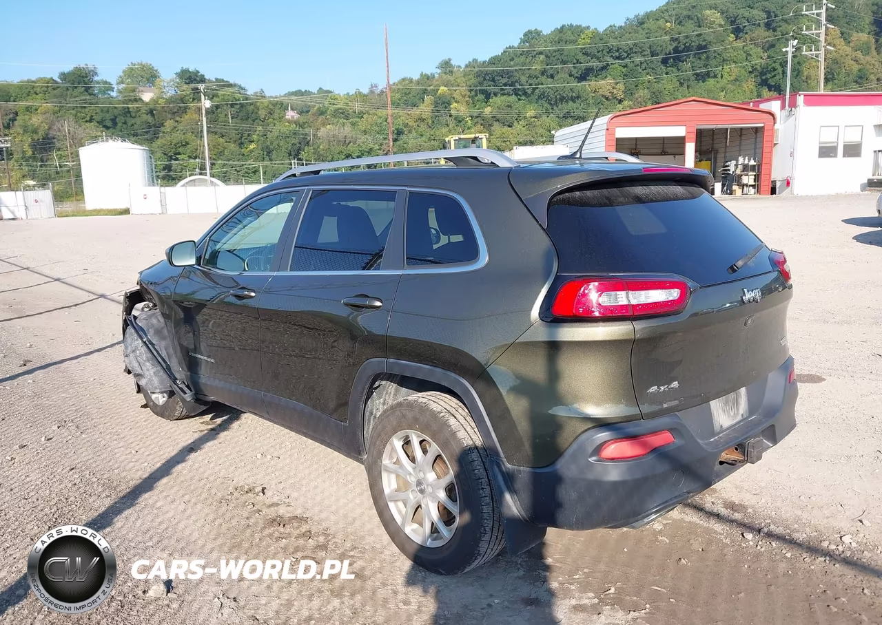 2015 Jeep Cherokee Latitude VIN:1C4PJMCS8FW692711 - 3
