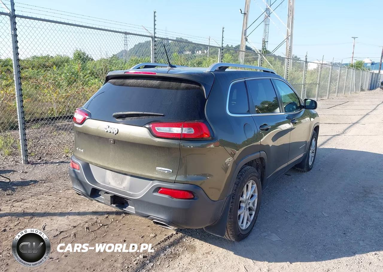 2015 Jeep Cherokee Latitude VIN:1C4PJMCS8FW692711 - 4
