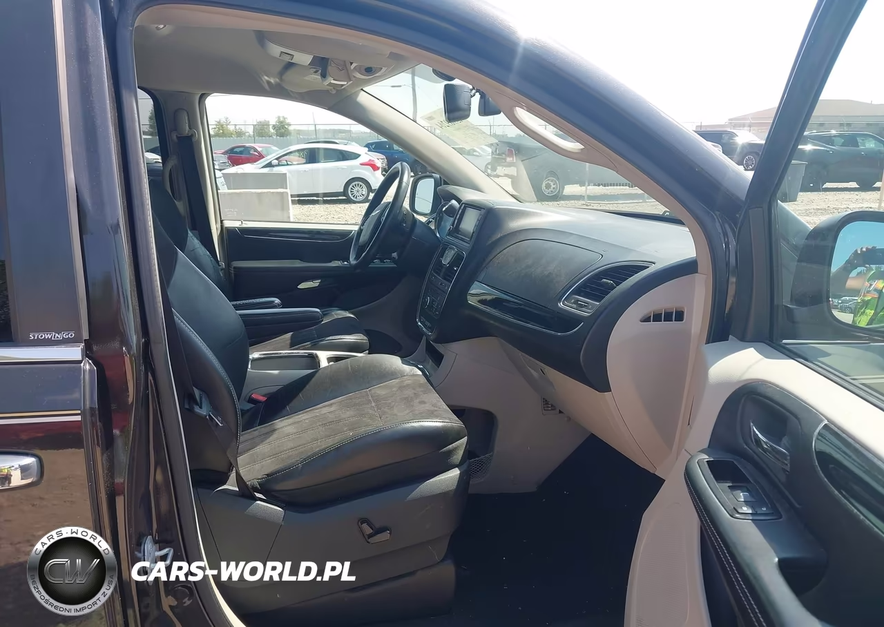 2014 Chrysler Town & Country Touring-L 30Th Anniversary VIN:2C4RC1CG3ER310847 - 5