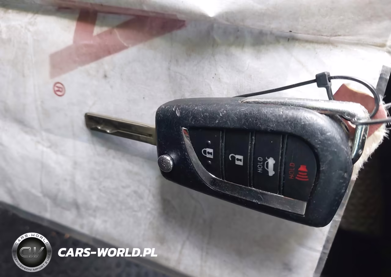 2018 Toyota Camry Le VIN:4T1B11HK6JU146085 - 11