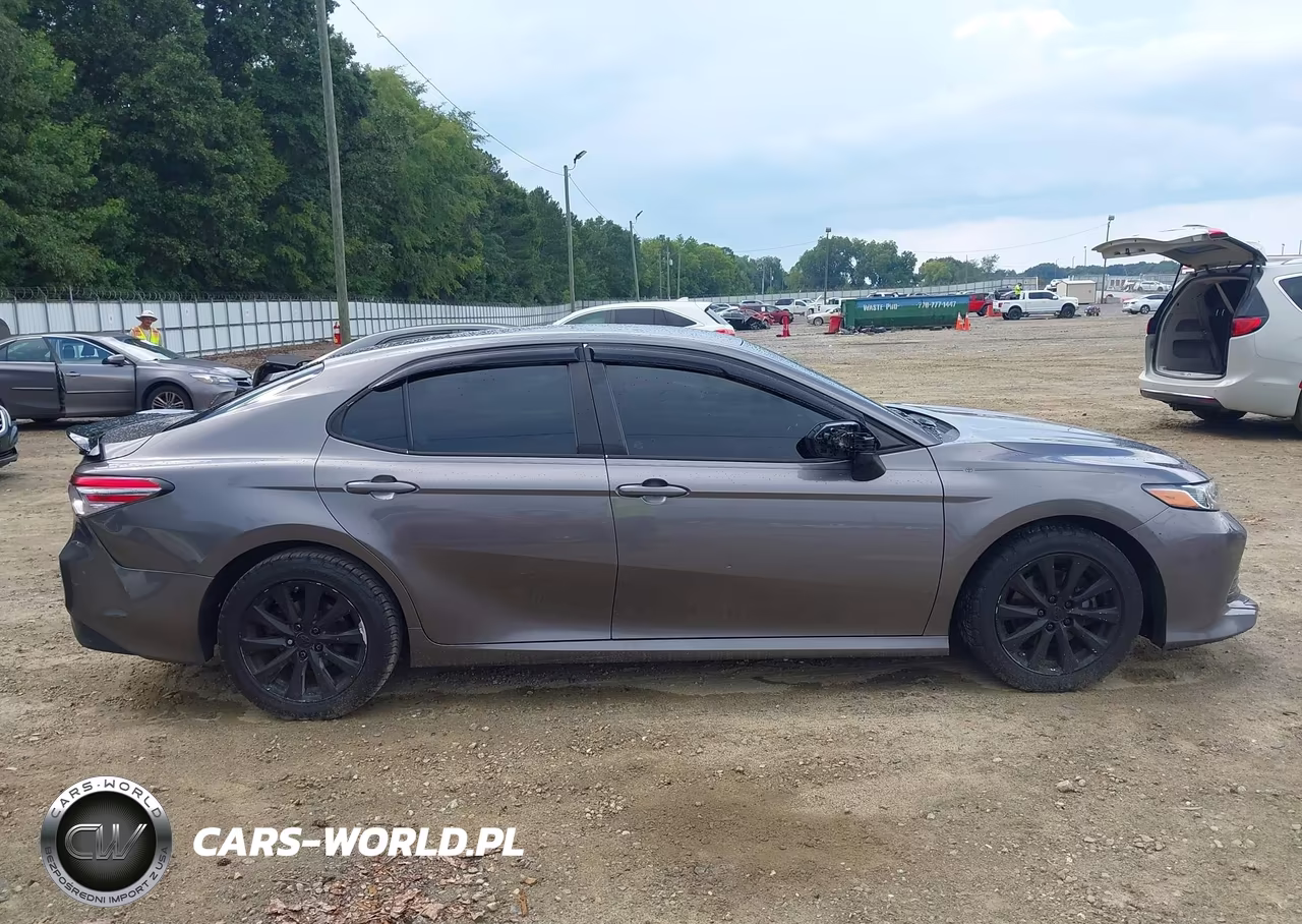 2018 Toyota Camry Le VIN:4T1B11HK6JU146085 - 13
