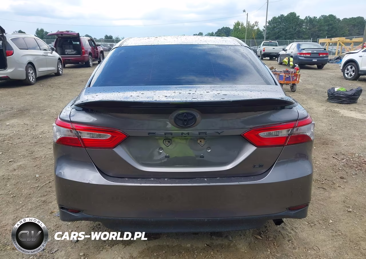 2018 Toyota Camry Le VIN:4T1B11HK6JU146085 - 16