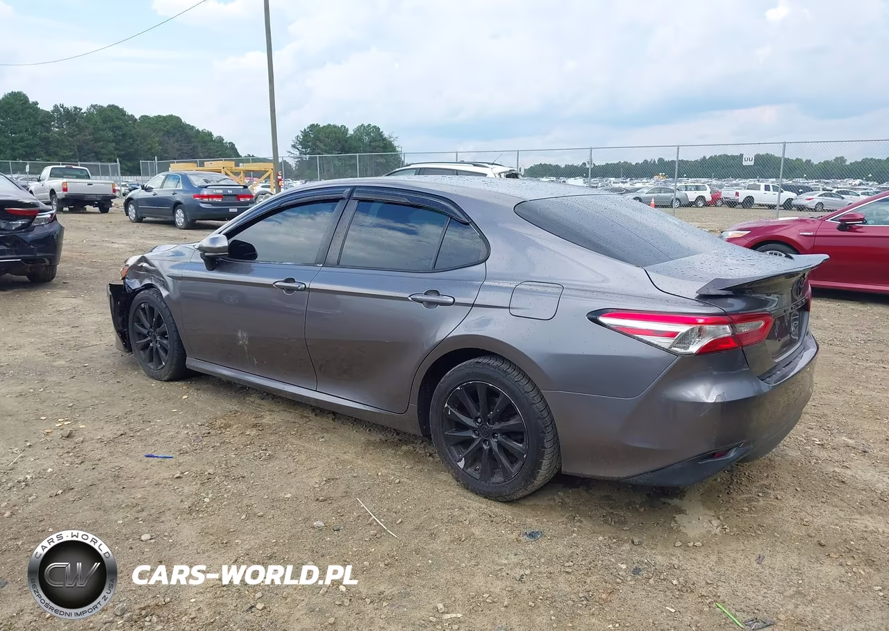 2018 Toyota Camry Le VIN:4T1B11HK6JU146085 - 3