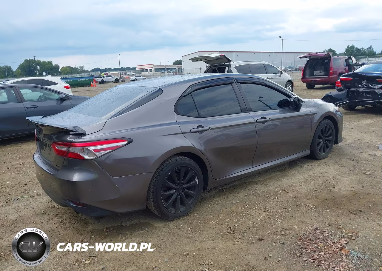 2018 Toyota Camry Le VIN:4T1B11HK6JU146085 - 4