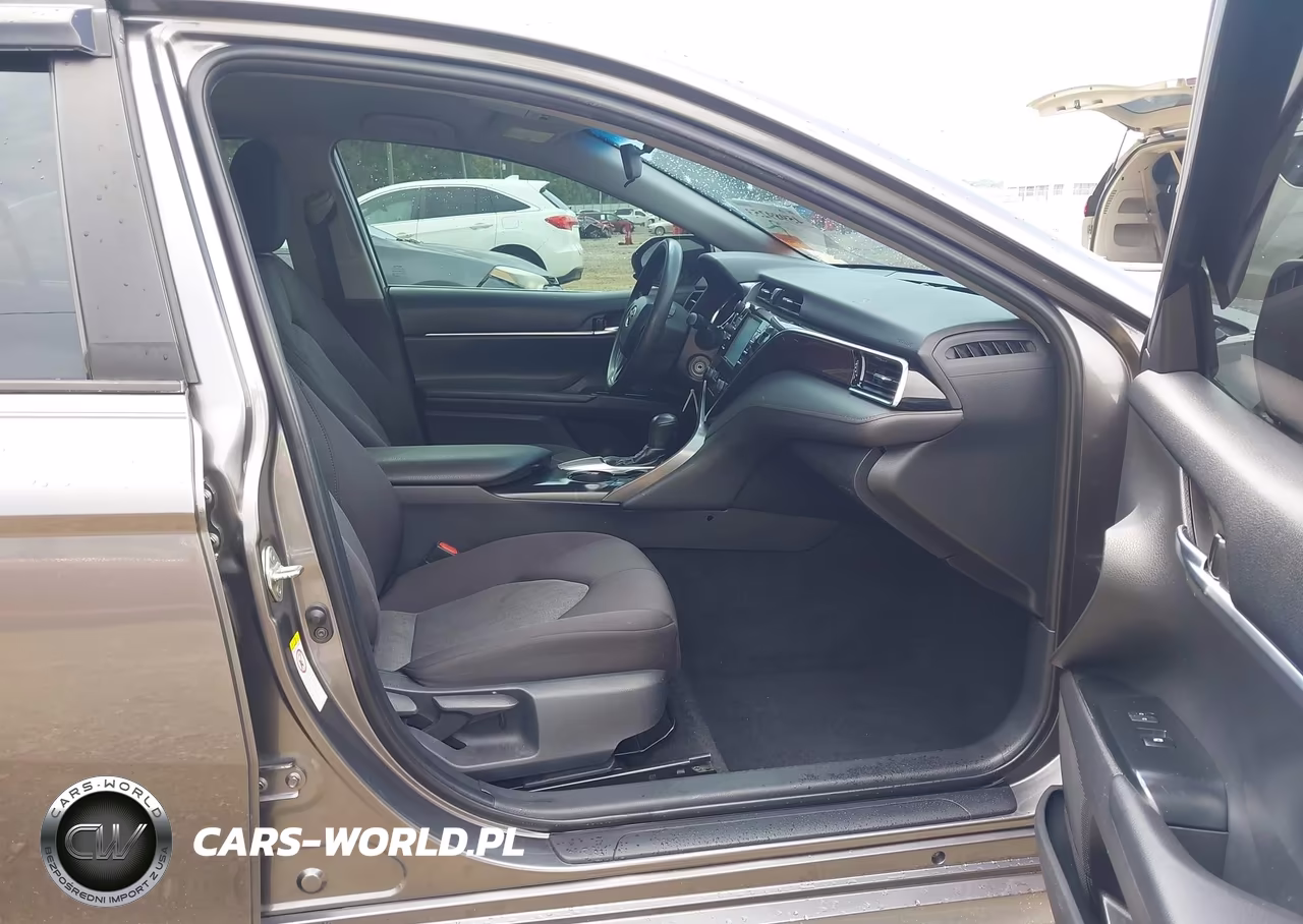 2018 Toyota Camry Le VIN:4T1B11HK6JU146085 - 5