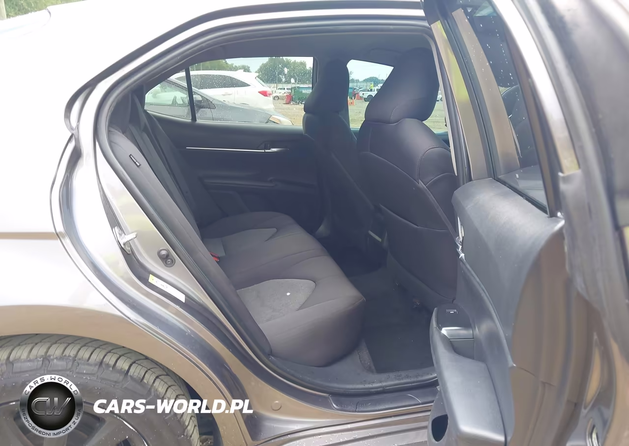 2018 Toyota Camry Le VIN:4T1B11HK6JU146085 - 8