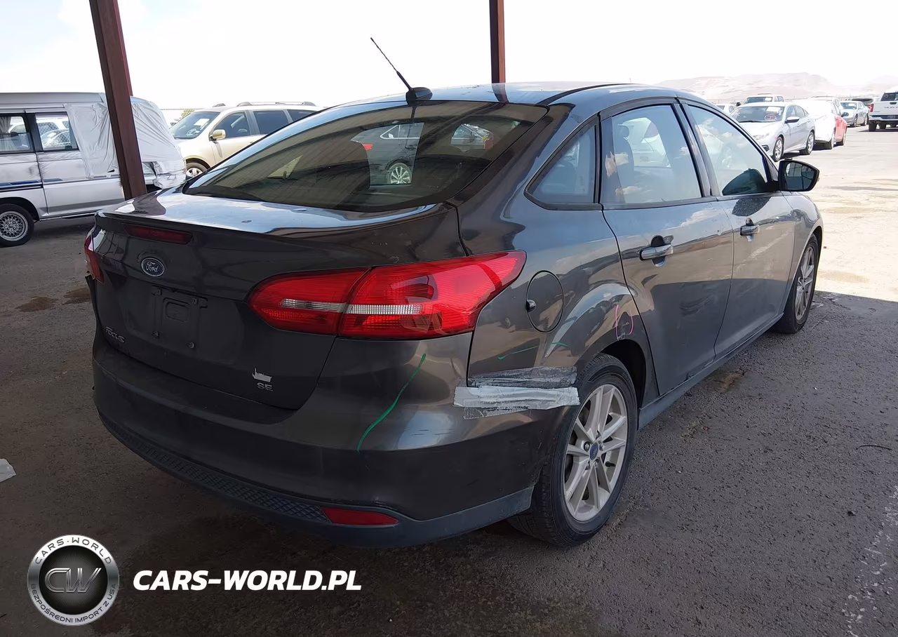 2016 Ford Focus Se VIN:1FADP3F21GL406116 - 4