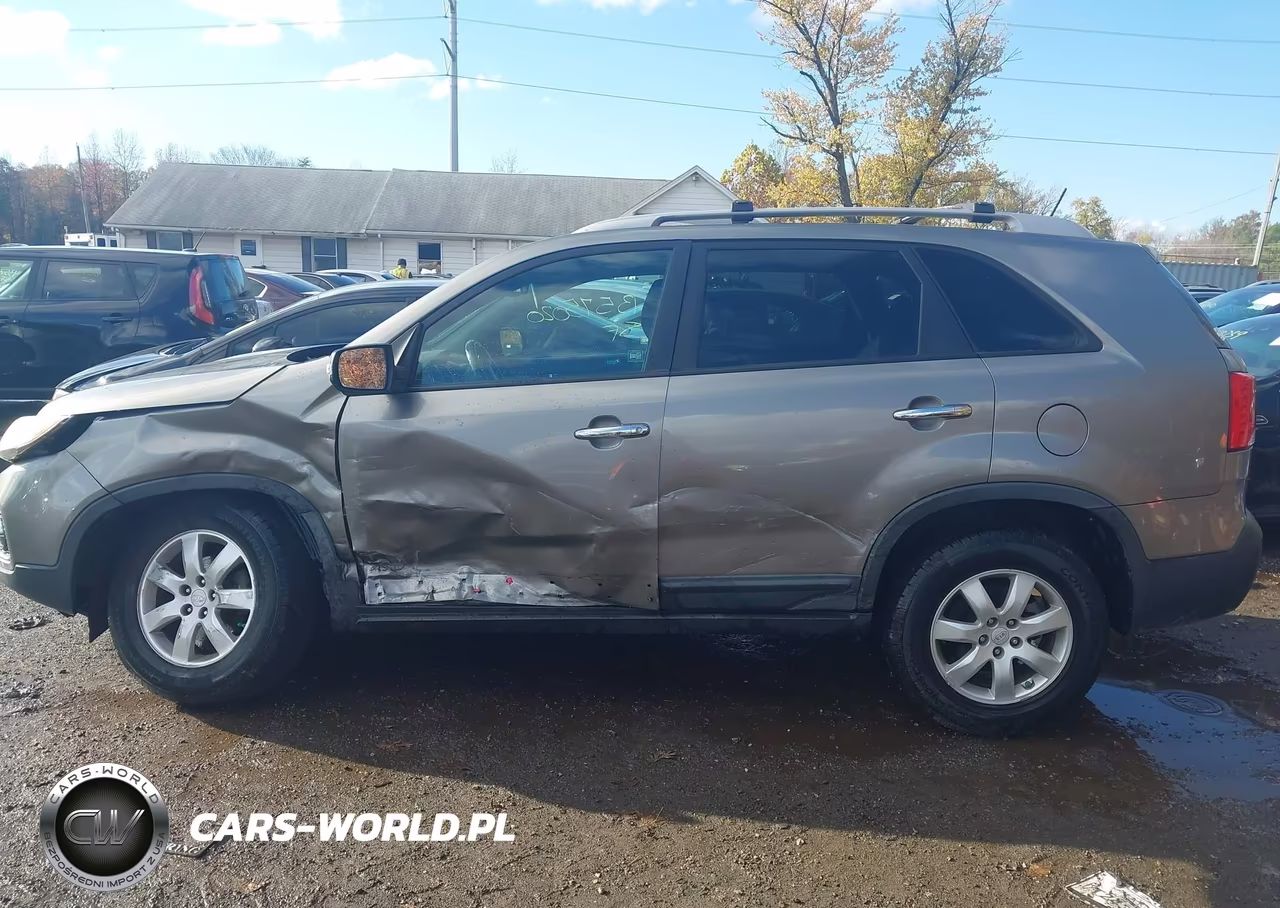 2011 Kia Sorento Lx VIN:5XYKTCA19BG173635 - 13