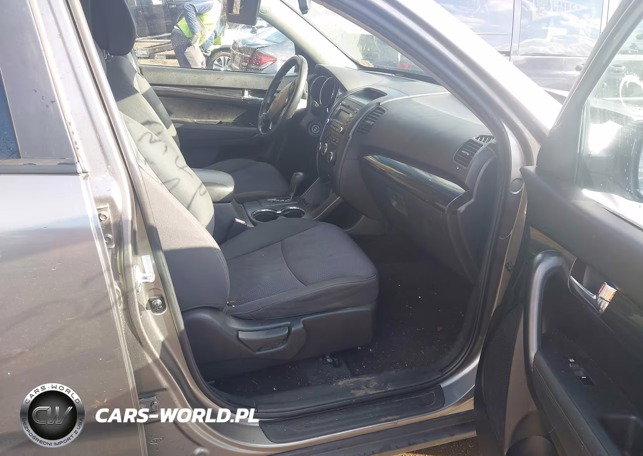 2011 Kia Sorento Lx VIN:5XYKTCA19BG173635 - 5