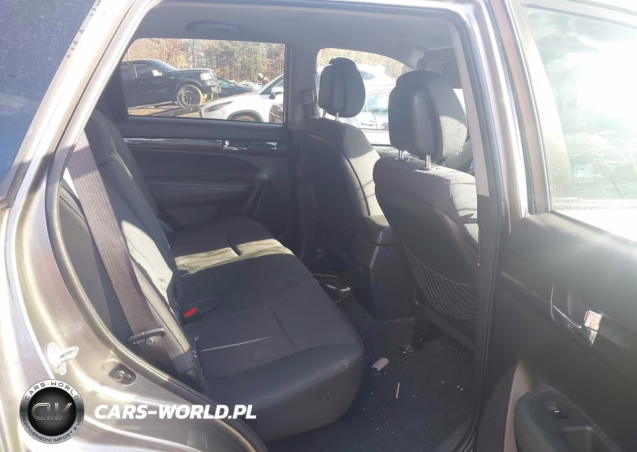 2011 Kia Sorento Lx VIN:5XYKTCA19BG173635 - 8