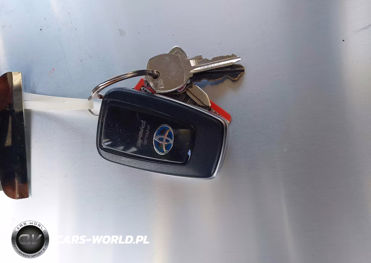 2017 Toyota Prius Prime Plus VIN:JTDKARFP0H3066766 - 11