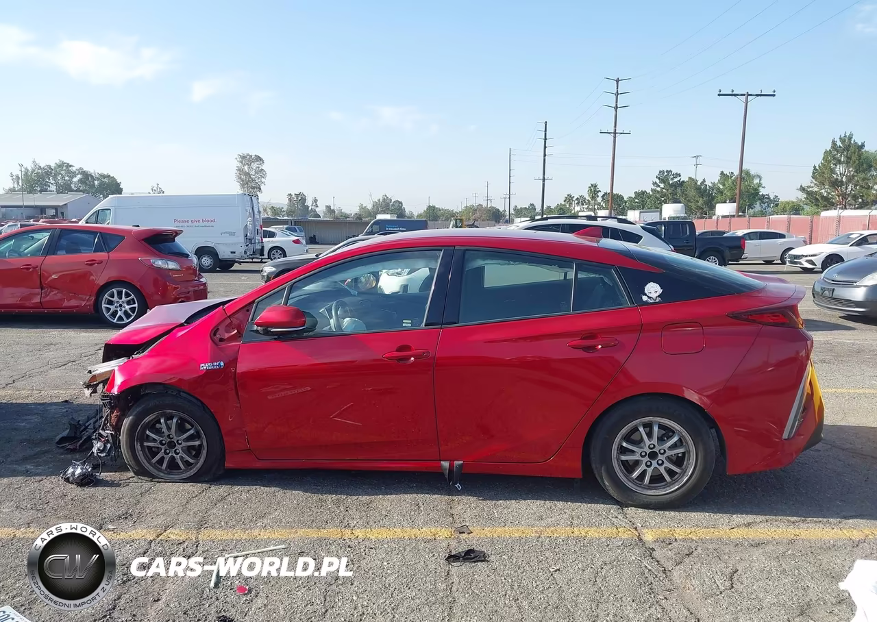 2017 Toyota Prius Prime Plus VIN:JTDKARFP0H3066766 - 15