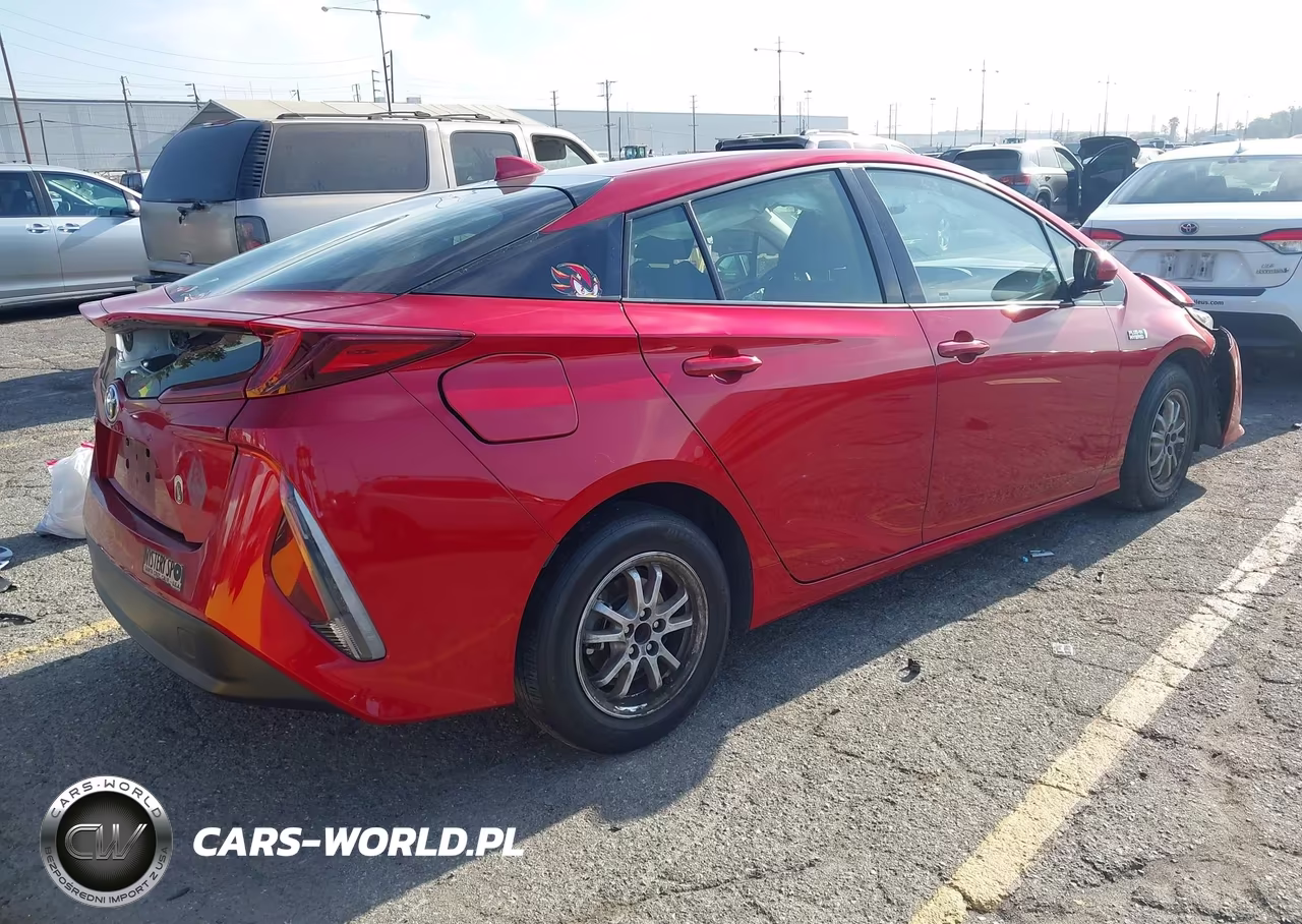 2017 Toyota Prius Prime Plus VIN:JTDKARFP0H3066766 - 4