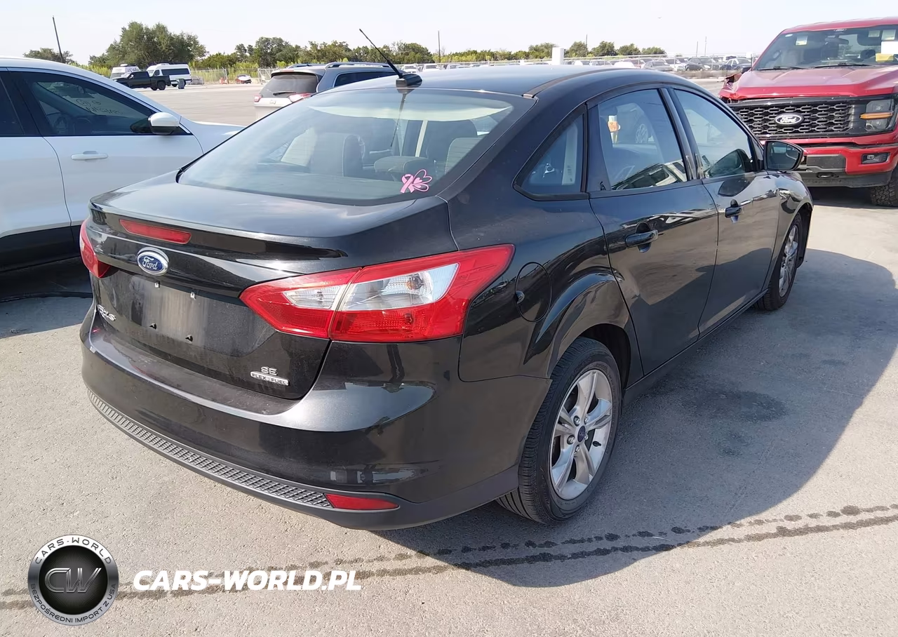 2014 Ford Focus Se VIN:1FADP3F26EL313587 - 4