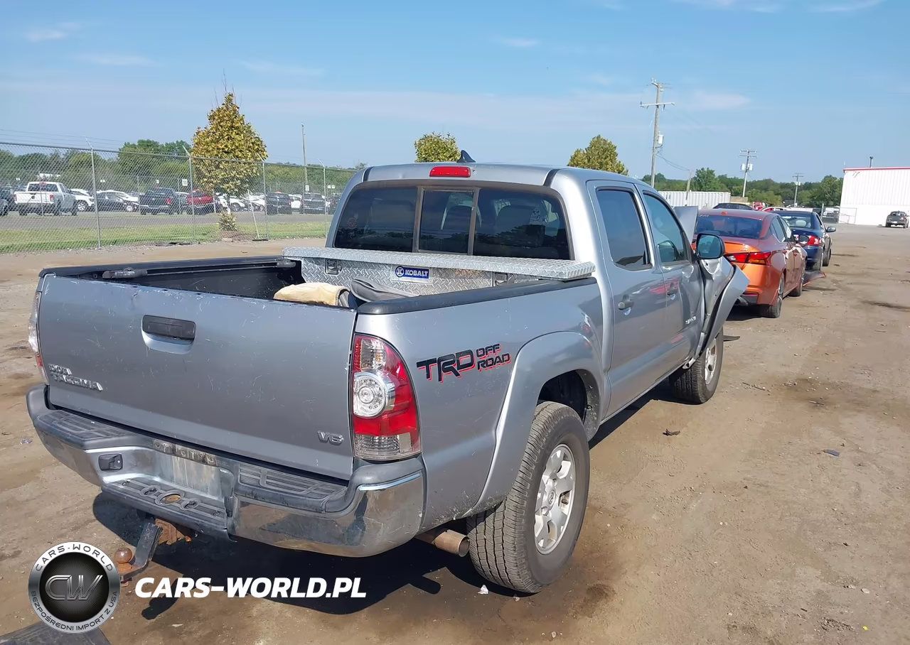 2014 Toyota Tacoma Base V6 VIN:3TMLU4EN9EM161898 - 4