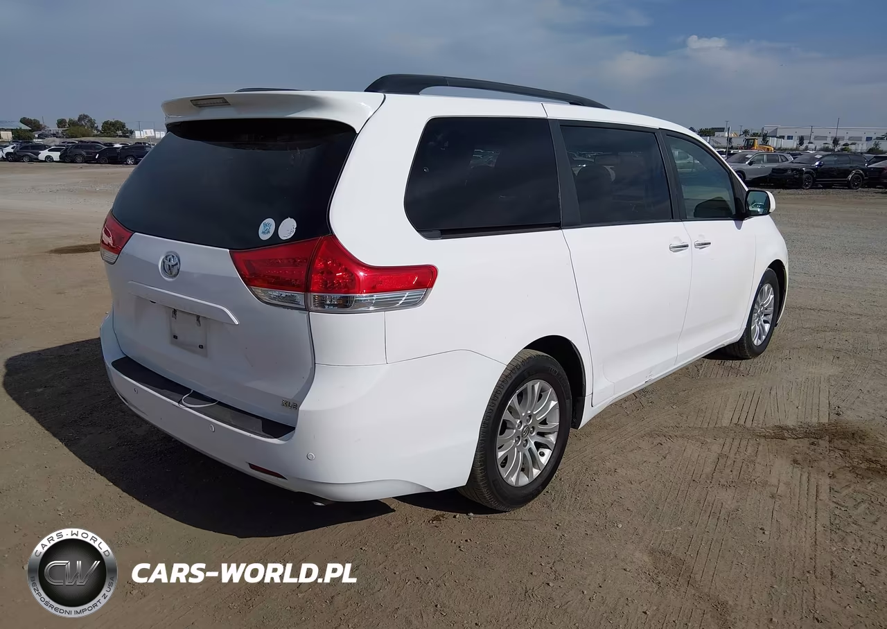 2011 Toyota Sienna Xle V6 VIN:5TDYK3DC8BS171792 - 4