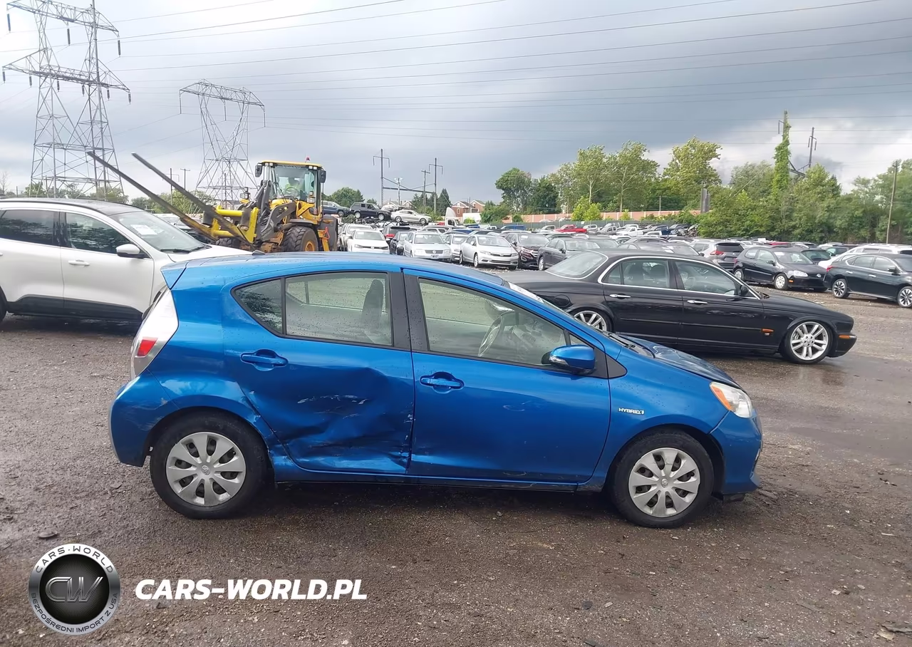 2014 Toyota Prius C One VIN:JTDKDTB31E1563985 - 13