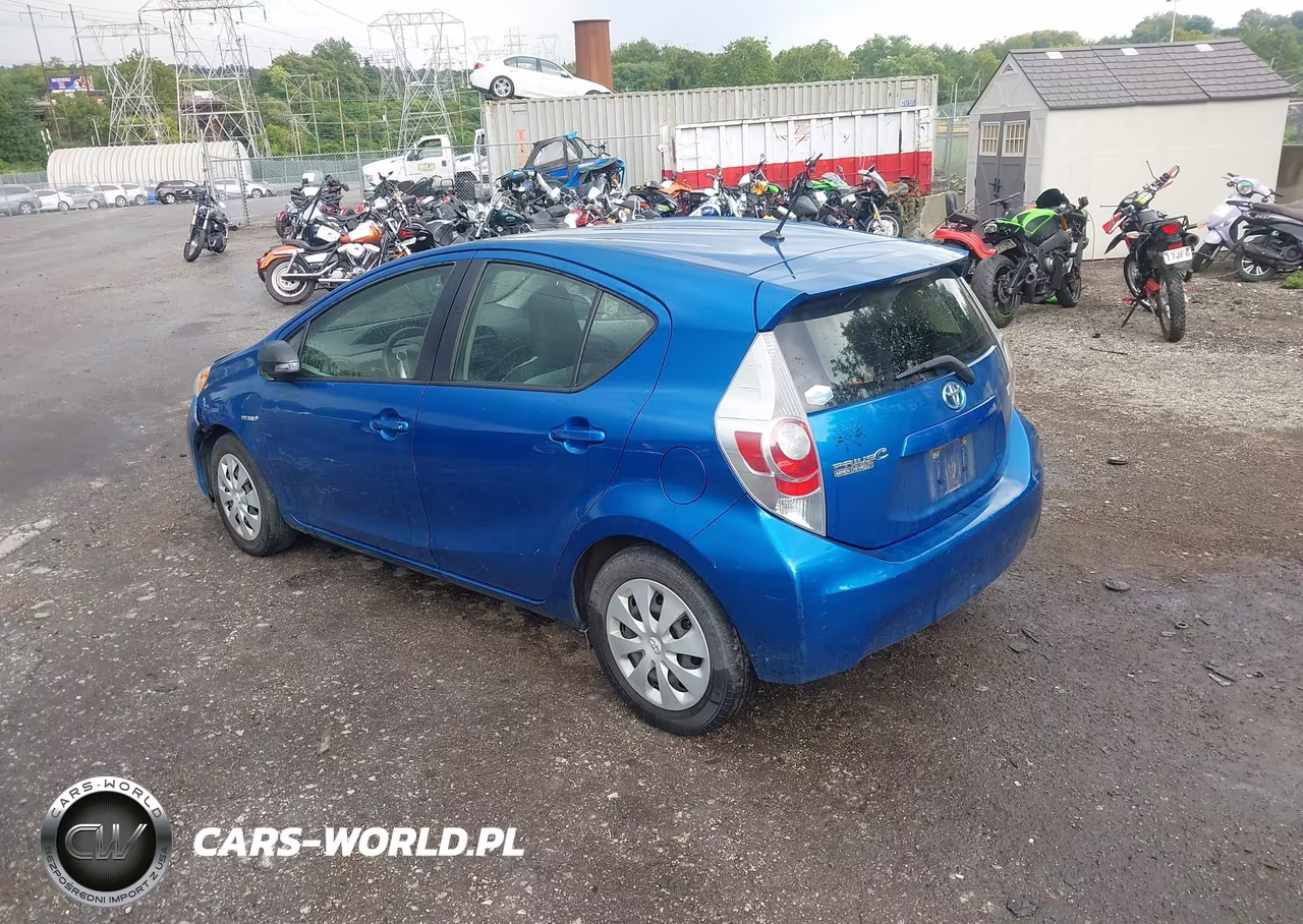 2014 Toyota Prius C One VIN:JTDKDTB31E1563985 - 3