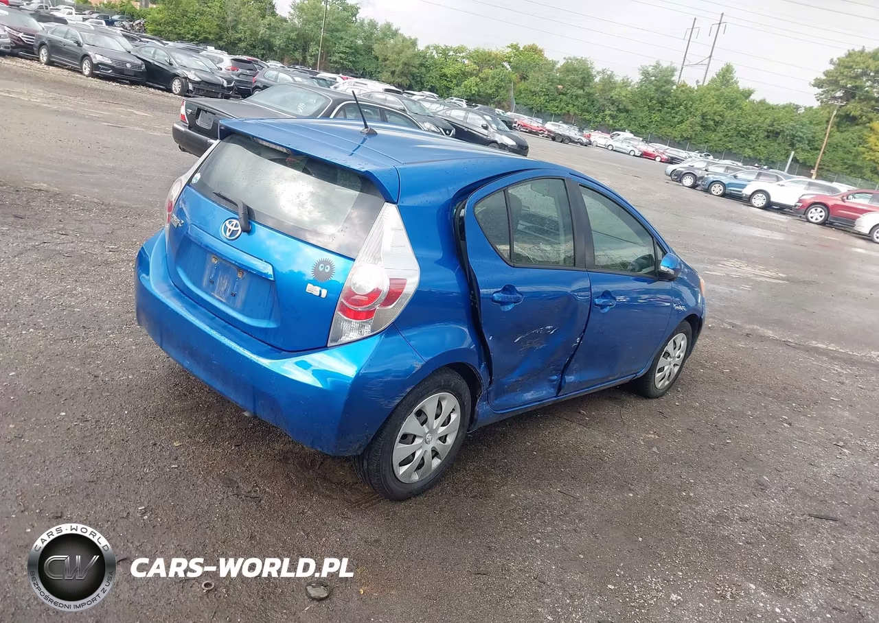 2014 Toyota Prius C One VIN:JTDKDTB31E1563985 - 4
