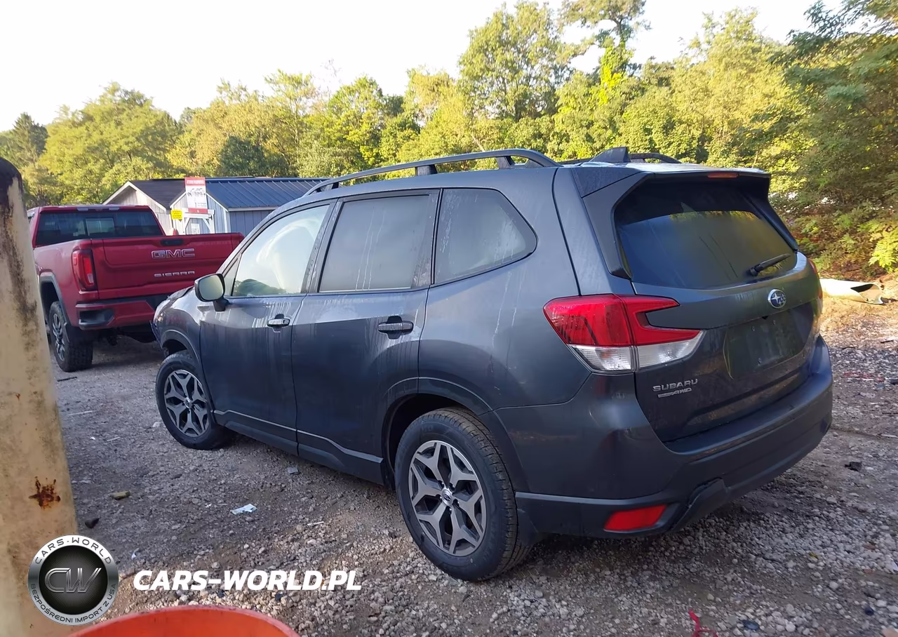 2024 Subaru Forester Premium VIN:JF2SKACC5RH440651 - 3