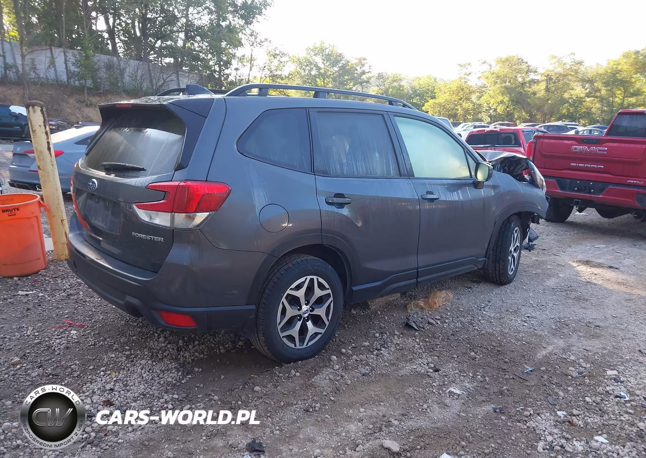 2024 Subaru Forester Premium VIN:JF2SKACC5RH440651 - 4