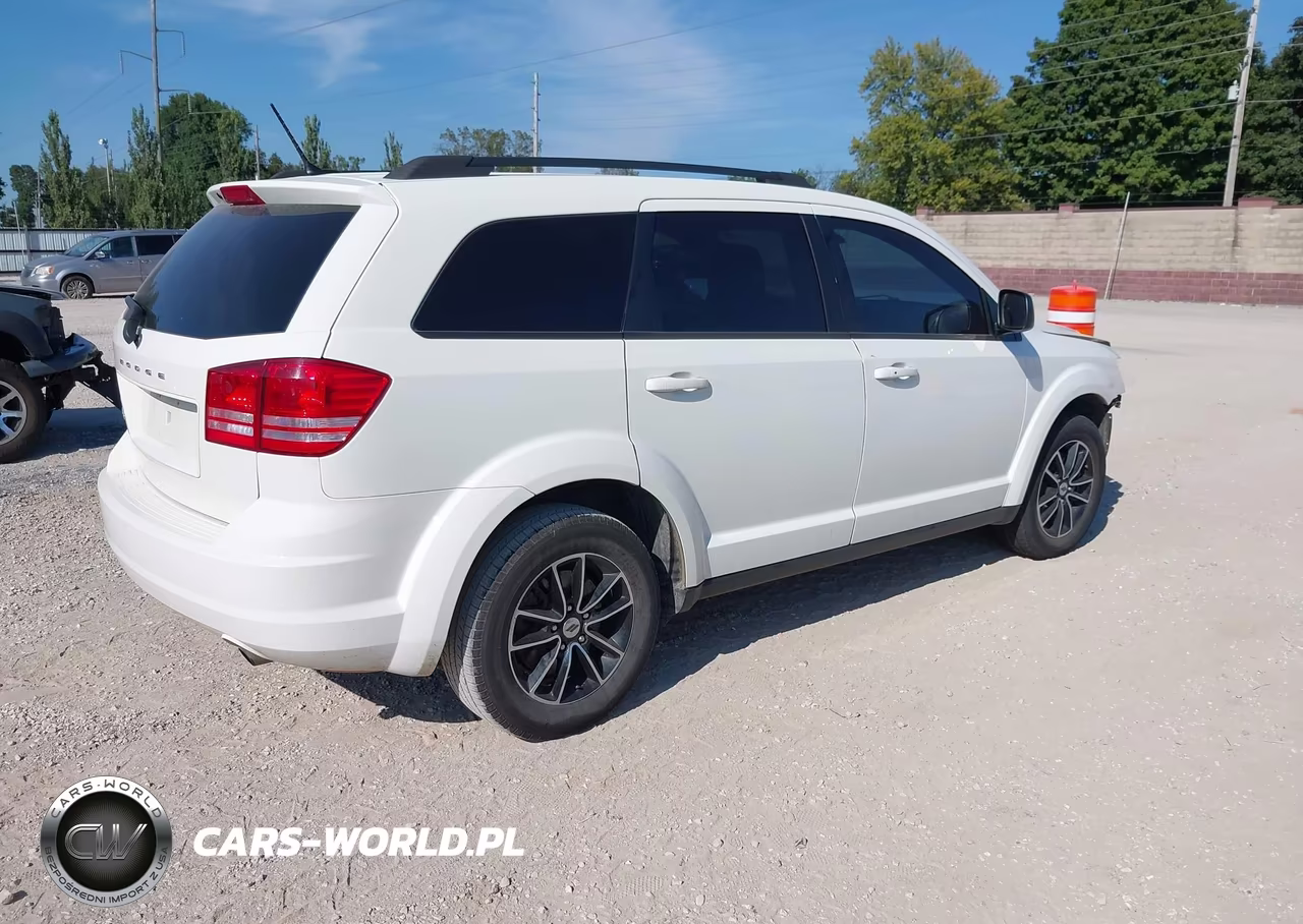 2018 Dodge Journey Se VIN:3C4PDCAB6JT209266 - 4