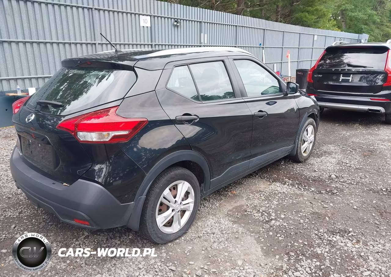 2019 Nissan Kicks S VIN:3N1CP5CU7KL514988 - 4