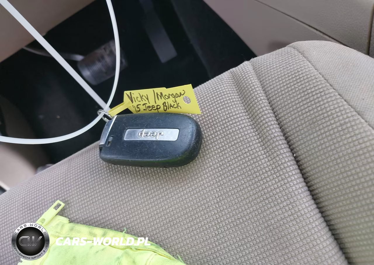 2015 Jeep Grand Cherokee Laredo VIN:1C4RJEAG0FC740104 - 11
