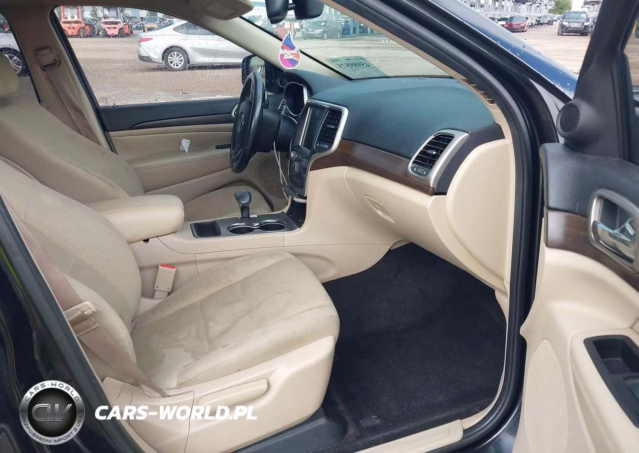 2015 Jeep Grand Cherokee Laredo VIN:1C4RJEAG0FC740104 - 5